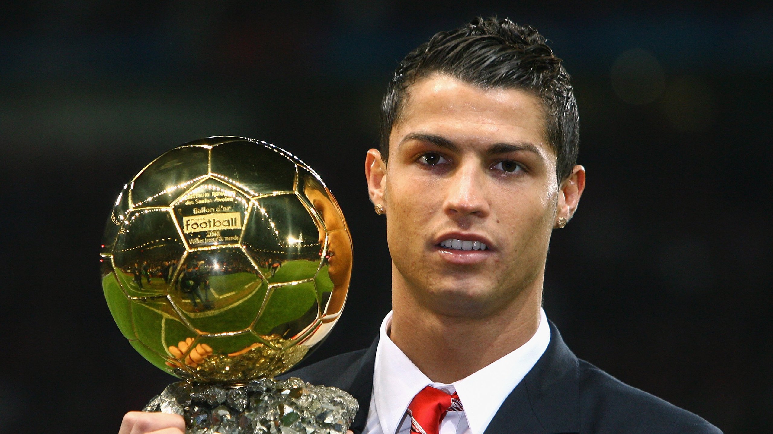 足球宝贝评选活动引发关注,展现球迷热情,足球宝贝哪个好看